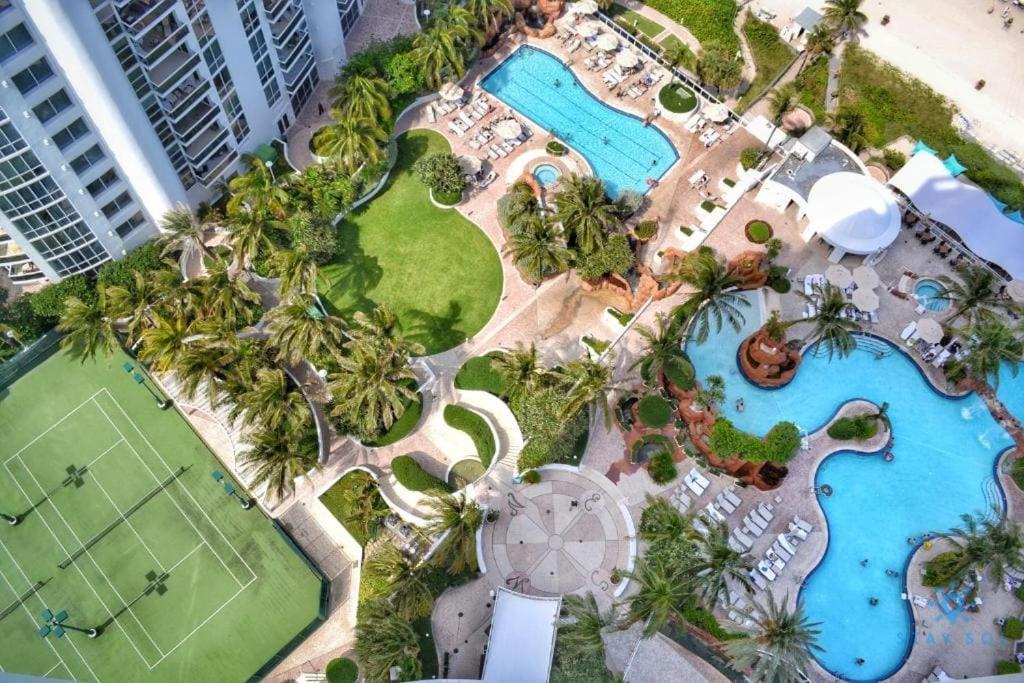 Luxurious Beach Resort Balcony Sunny Isles Beach Exterior foto