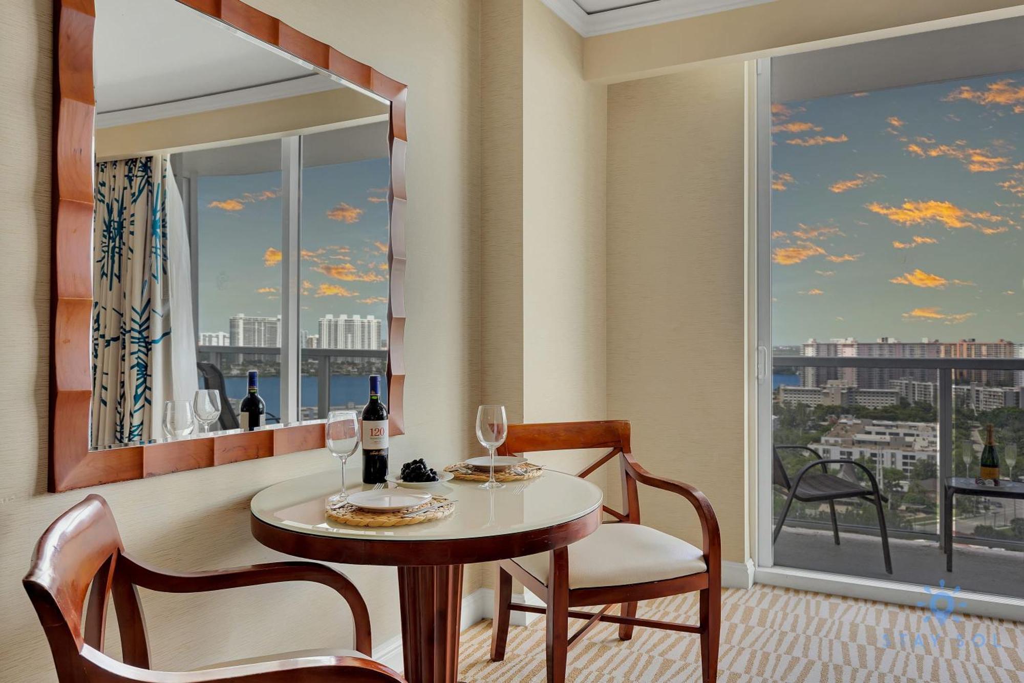 Luxurious Beach Resort Balcony Sunny Isles Beach Exterior foto